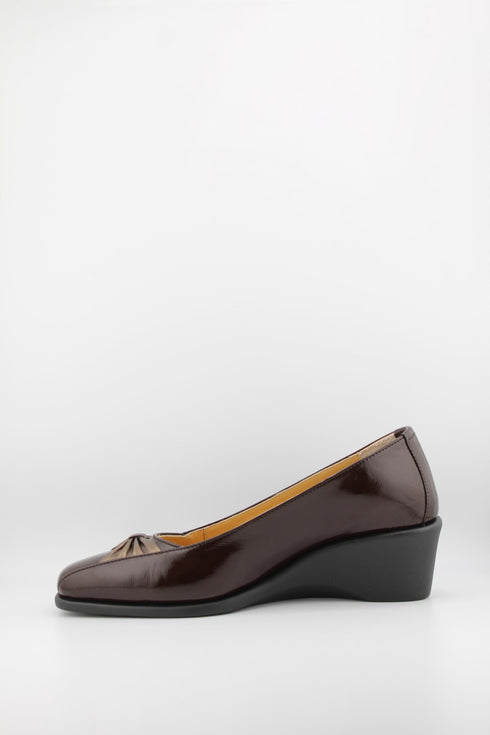 DFC Relax Glossy Wedge Pump with Knotted Detail